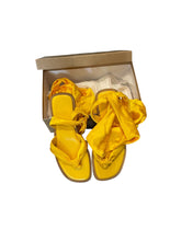 Load image into Gallery viewer, Louboutin golf sandles