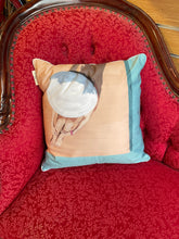 Load image into Gallery viewer, Podevnche France pillow