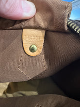 Load image into Gallery viewer, Louis Vuitton Speedy 25 – Monogram Canvas (2001)