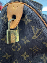 Load image into Gallery viewer, Louis Vuitton Speedy 25 – Monogram Canvas (2001)