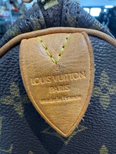 Load image into Gallery viewer, Louis Vuitton Speedy 25 – Monogram Canvas (2001)