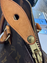 Load image into Gallery viewer, Louis Vuitton Speedy 25 – Monogram Canvas (2001)