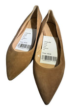 Load image into Gallery viewer, Gianvito Rossi suede pumps 6.5
