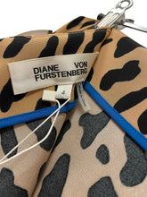 Load image into Gallery viewer, Diane Von Furstenberg skirt
