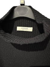 Load image into Gallery viewer, FForme Ladies Jumper size Medium
