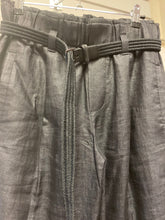 Load image into Gallery viewer, Brunello Cucinelli Trousers. Size small
