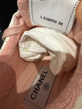 Load image into Gallery viewer, Chanel Leather Trainers – Cream &amp; Pink – CC Logo – EU38 (UK 5)
